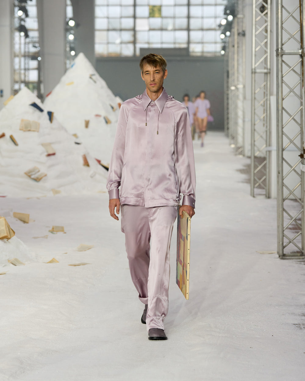 AM_SS26_004.jpg__PID:47516239-9d39-4381-9590-f7b6c8d26d49