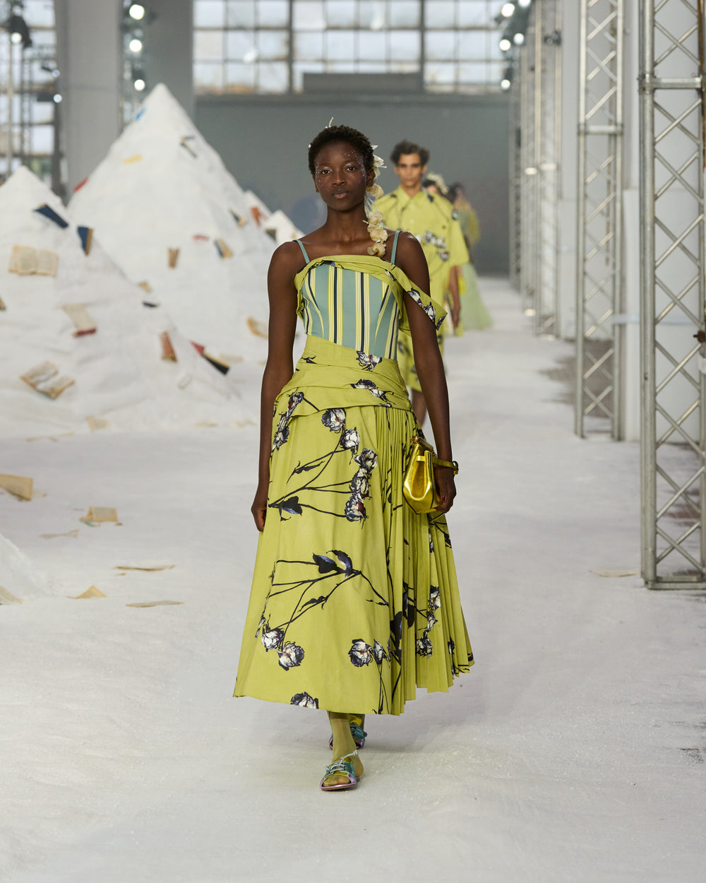 AM_SS26_014.jpg__PID:235db381-bce6-46c2-8b14-8b4e076e18ed