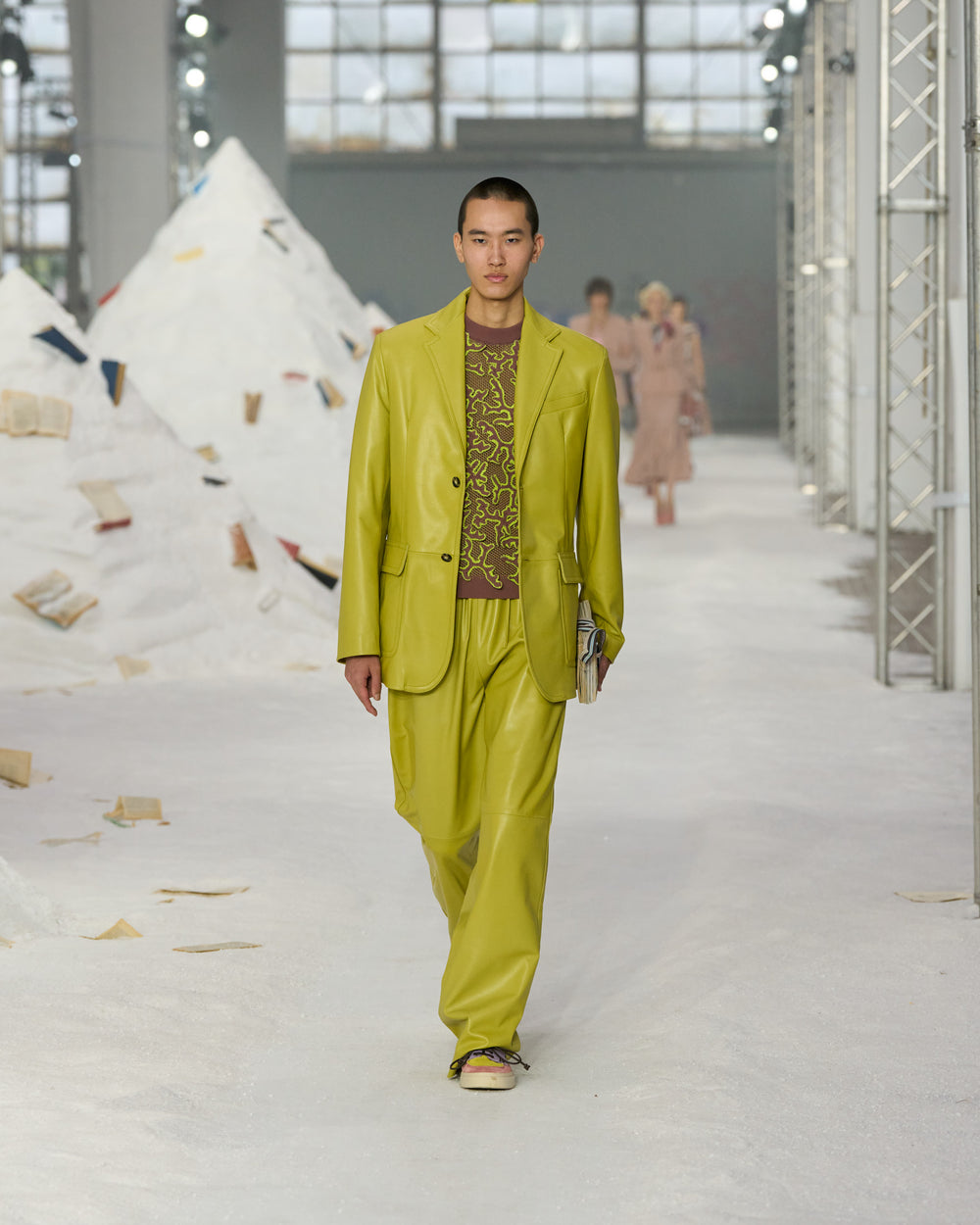 AM_SS26_019.jpg__PID:7b197589-19d5-40aa-818d-386780382375