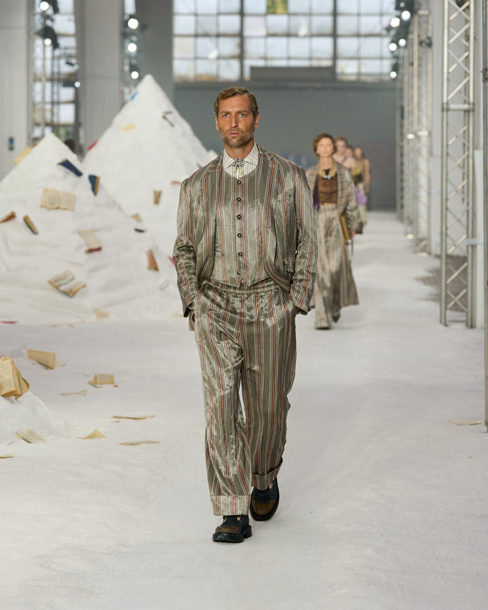 AM_SS26_025.jpg__PID:2f920a6c-c9dc-46b8-b811-c2b84307b6d4