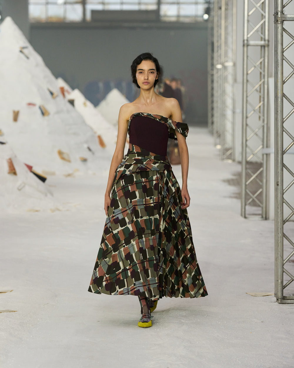 AM_SS26_030.jpg__PID:19d2e06c-faea-4437-8c7b-b98b49b3ddaa