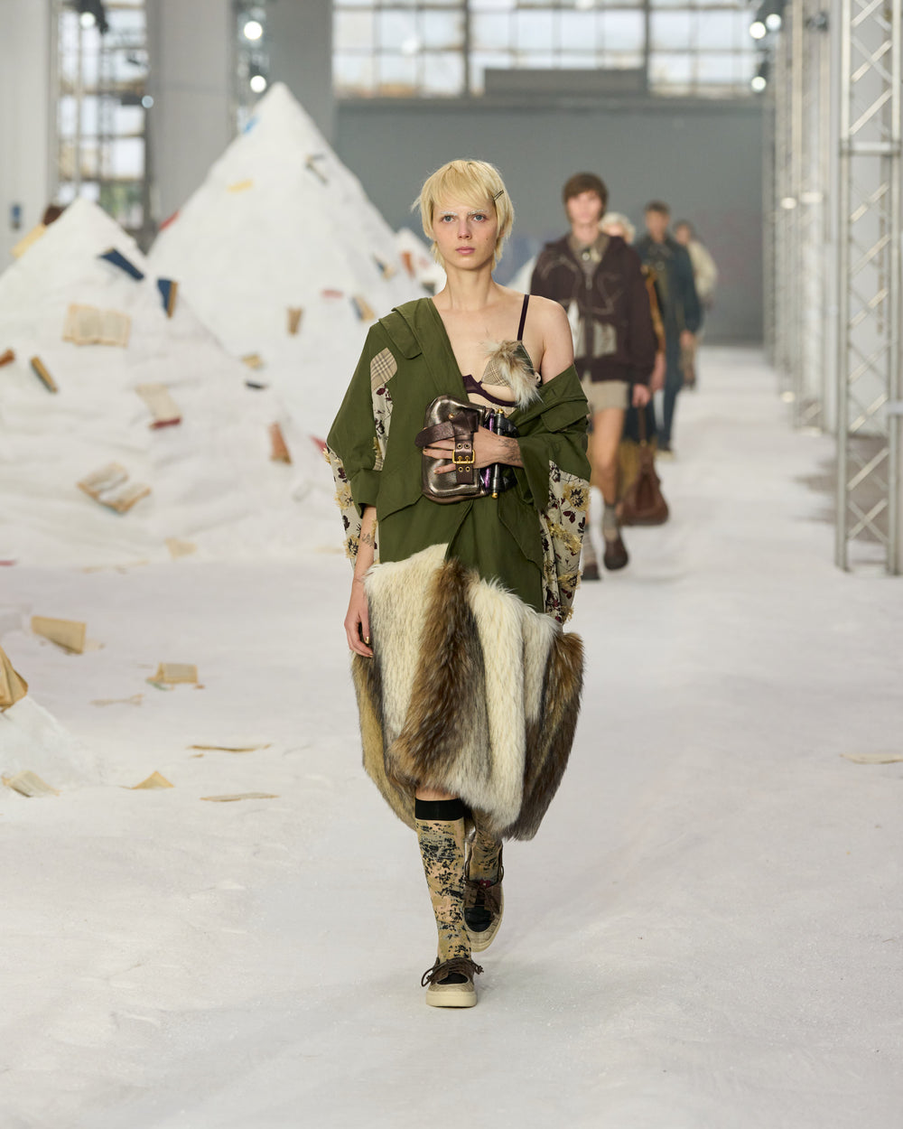 AM_SS26_042.jpg__PID:d6507d42-60f1-4b72-9af1-1b2093c6ad66