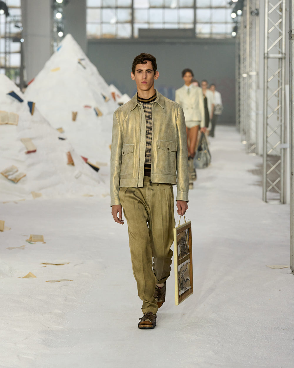 AM_SS26_050.jpg__PID:84a1e685-1616-41cd-90cf-b44aa54adfc6