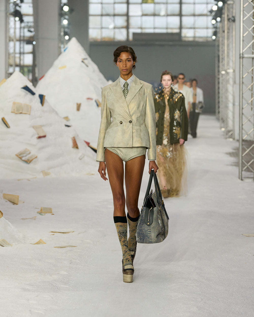 AM_SS26_051.jpg__PID:a1e68516-1671-4d10-8fb4-4aa54adfc603