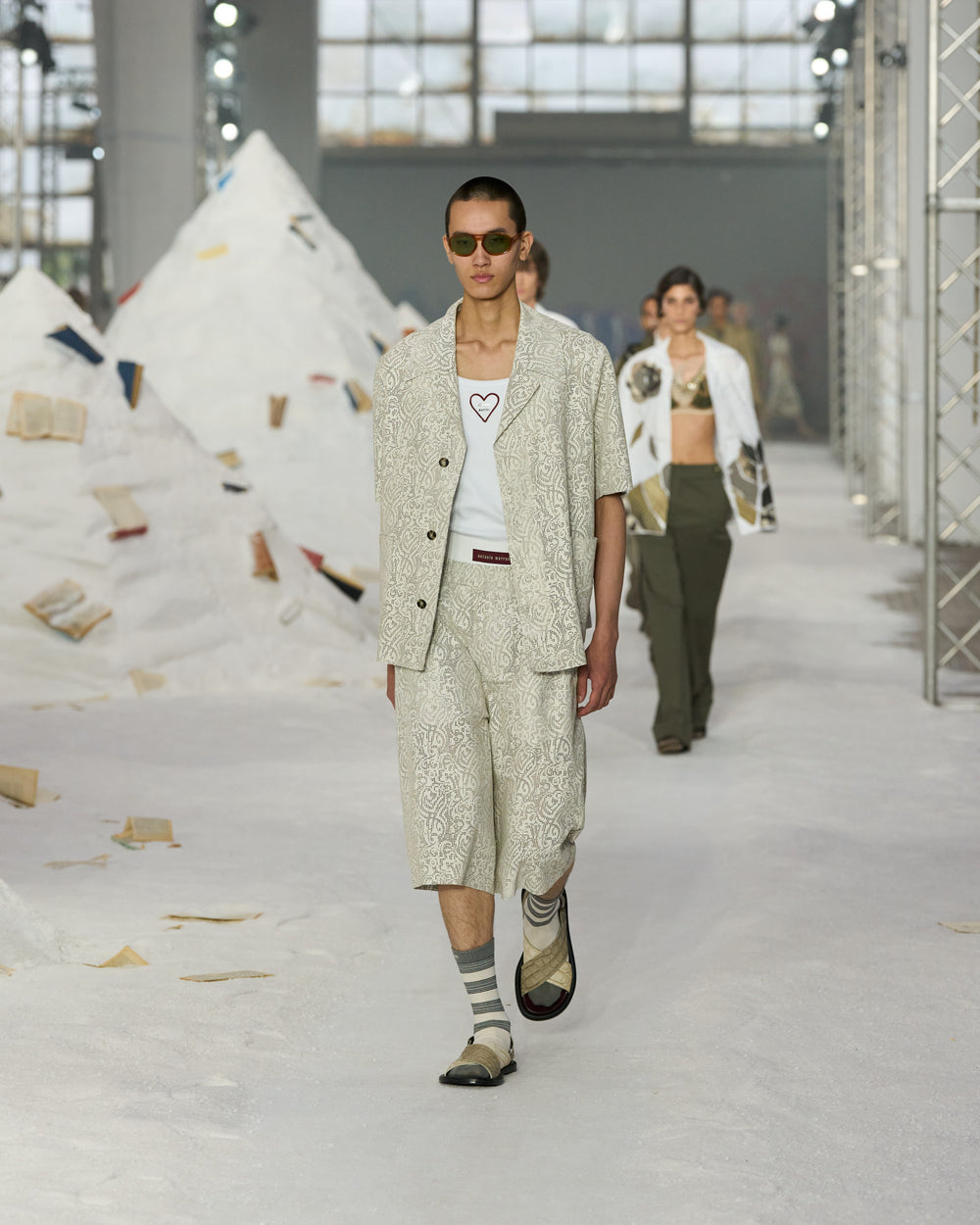 AM_SS26_053.jpg__PID:f2570d0f-59dc-46a2-a649-4d392fac9d8c