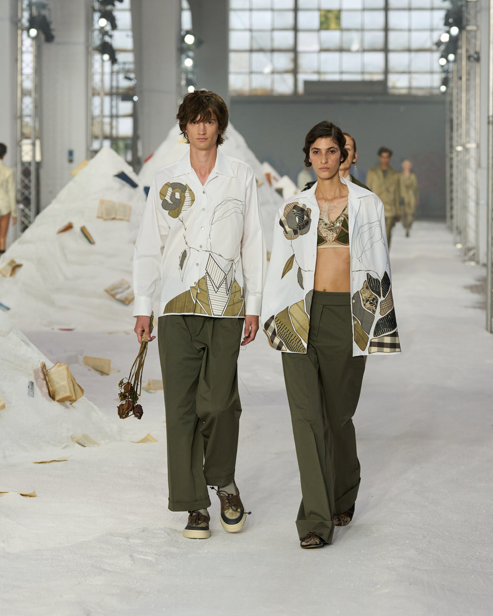 AM_SS26_054.jpg__PID:9d22f257-0d0f-49dc-b6a2-e6494d392fac