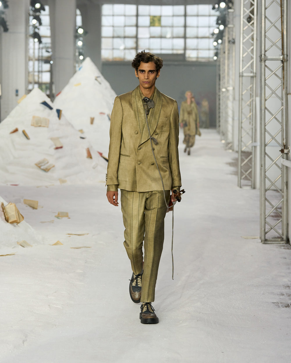 AM_SS26_057.jpg__PID:234148c5-cdbb-49d7-b662-0be6121c7519