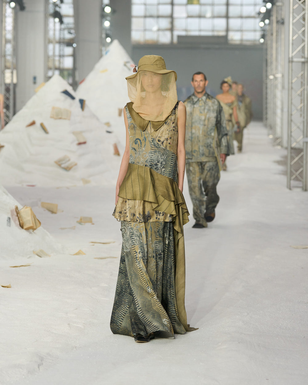 AM_SS26_061.jpg__PID:7674a410-5e4b-4d5e-824d-bf7e1f792bb8