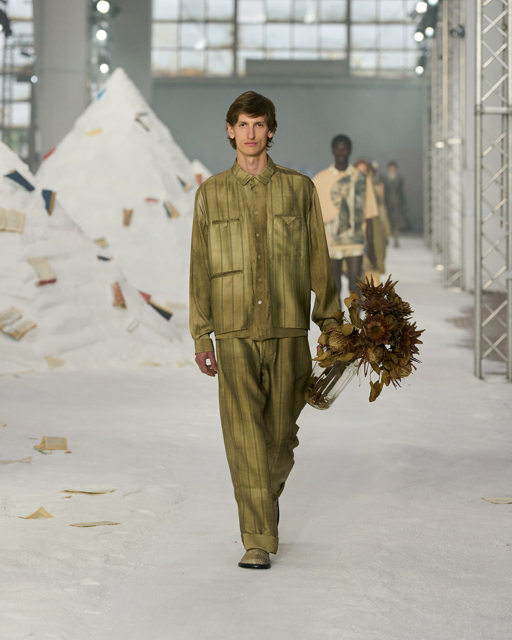 AM_SS26_065.jpg__PID:bfa762d4-5714-4959-a8ac-f41397ea513c