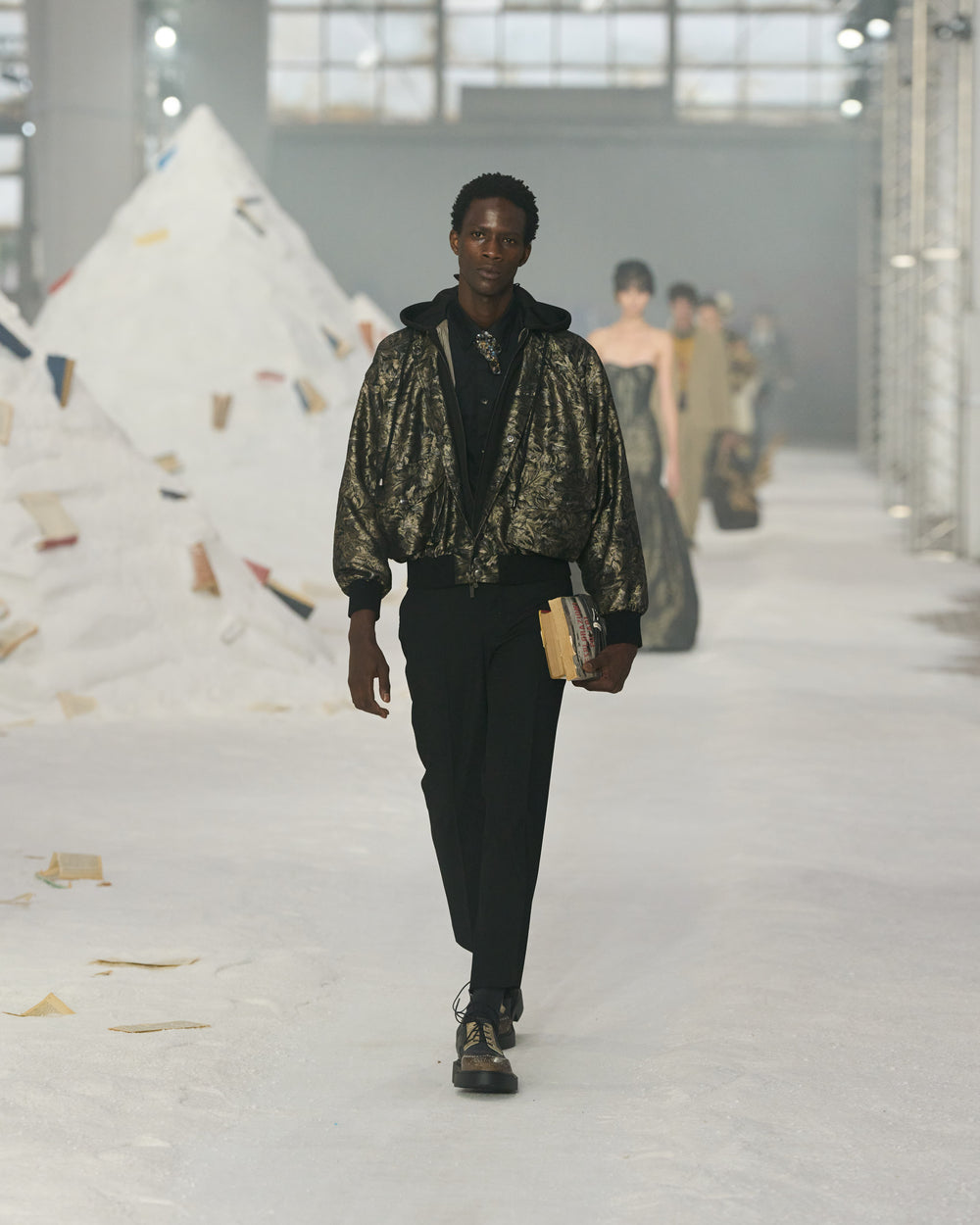 AM_SS26_071.jpg__PID:ffc9ea17-7740-4eb2-be35-308bc97693cc