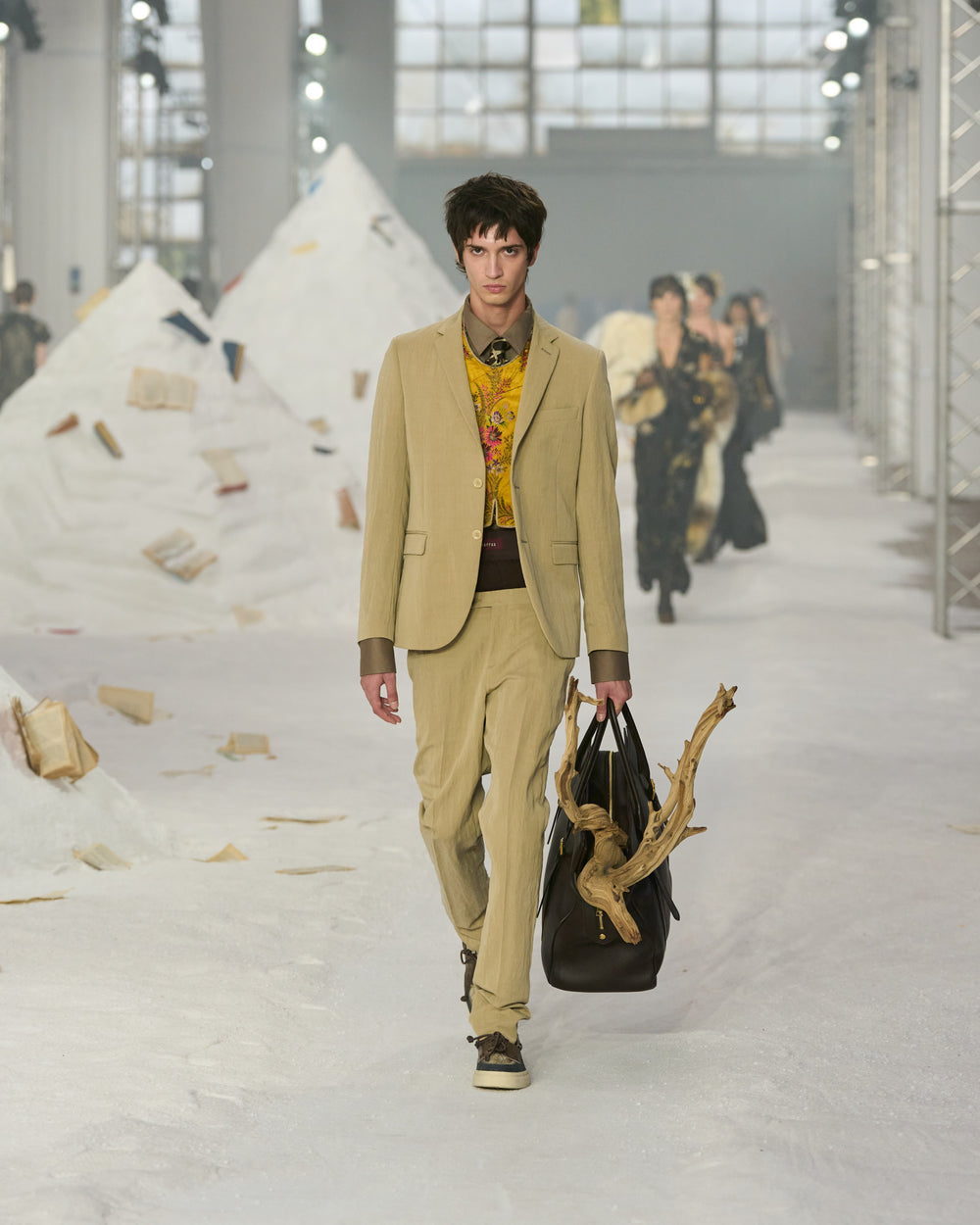 AM_SS26_073.jpg__PID:3a6a4706-6127-445a-ad25-f52c4a73e489