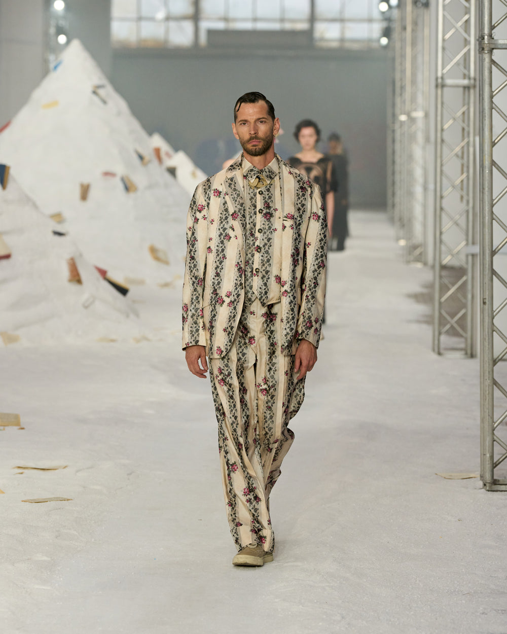 AM_SS26_084.jpg__PID:65bde0ea-c028-4a23-b998-21fde5b2fa92