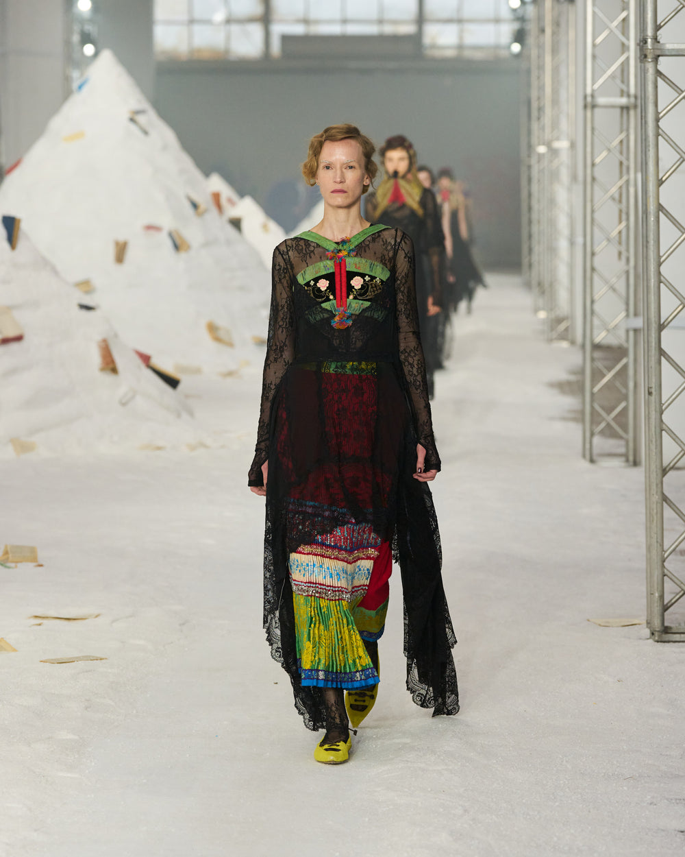 AM_SS26_088.jpg__PID:3e43df82-6ffb-45a2-990a-4267673e9e9a