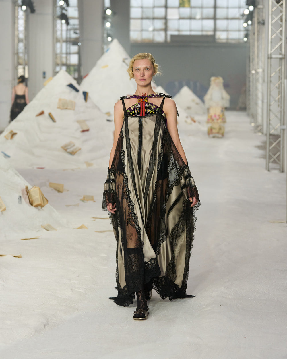 AM_SS26_092.jpg__PID:c40a7b98-b691-47c2-83ff-36c961714d03