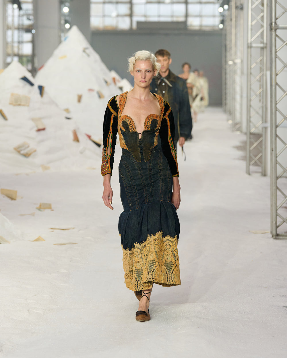 AM_SS26_044.jpg__PID:96c9cbd8-83a8-422b-a668-940daa18a7e7