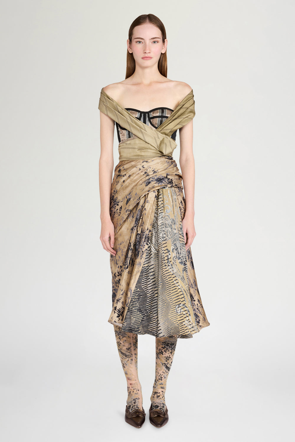 Abito Bustier Dorato con Scialle