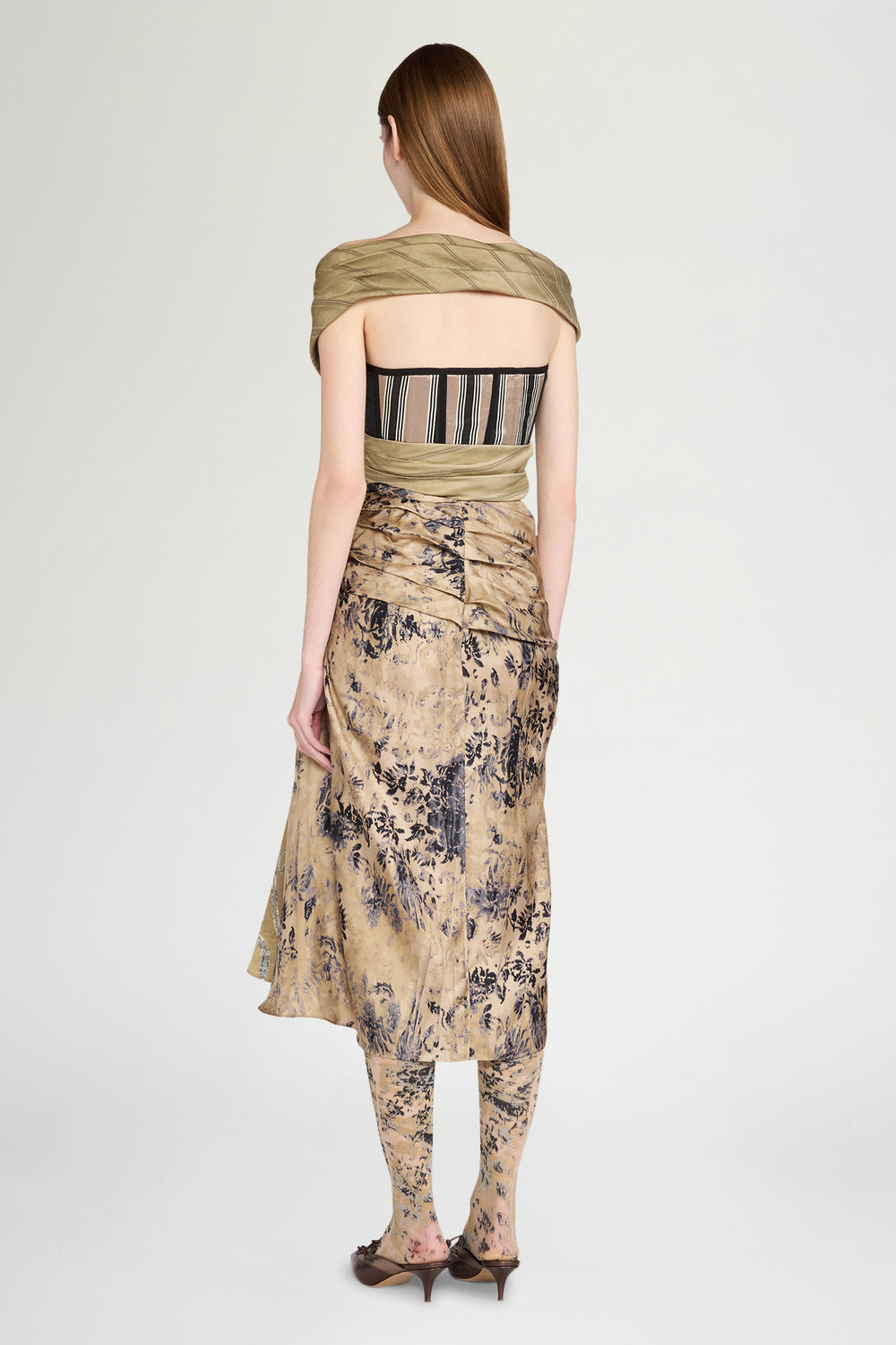 Abito Bustier Dorato con Scialle