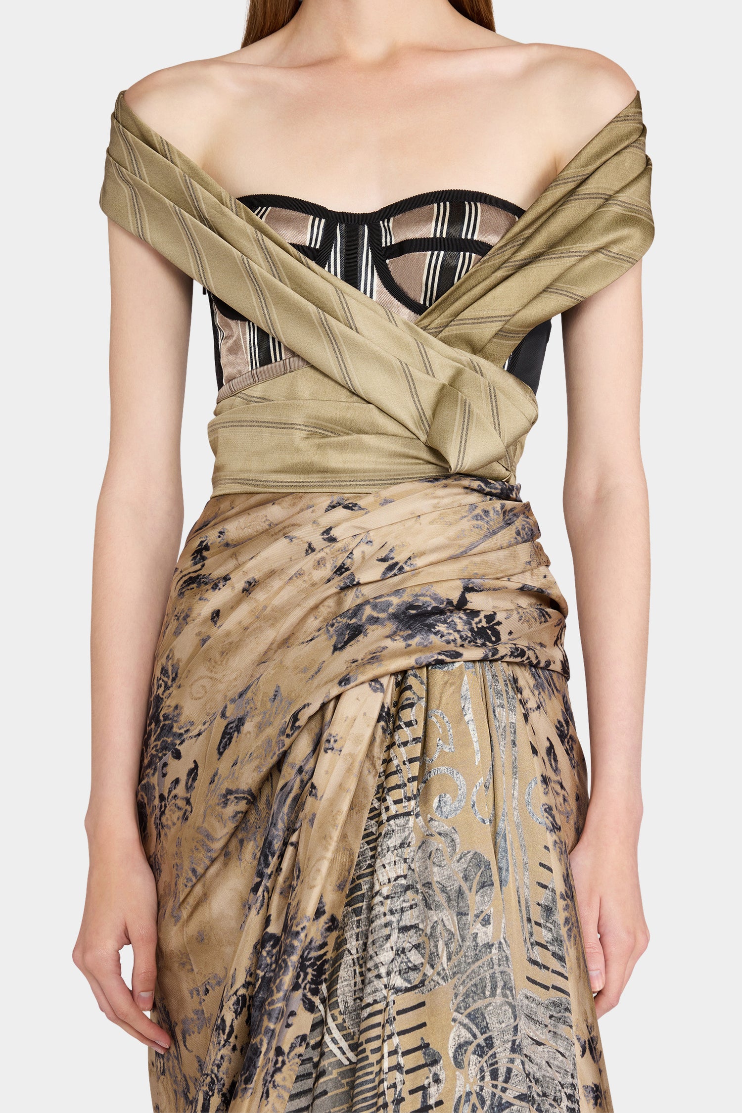 Abito Bustier Dorato con Scialle