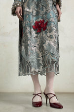 Abito a tunica midi con stampa foulard ricamata