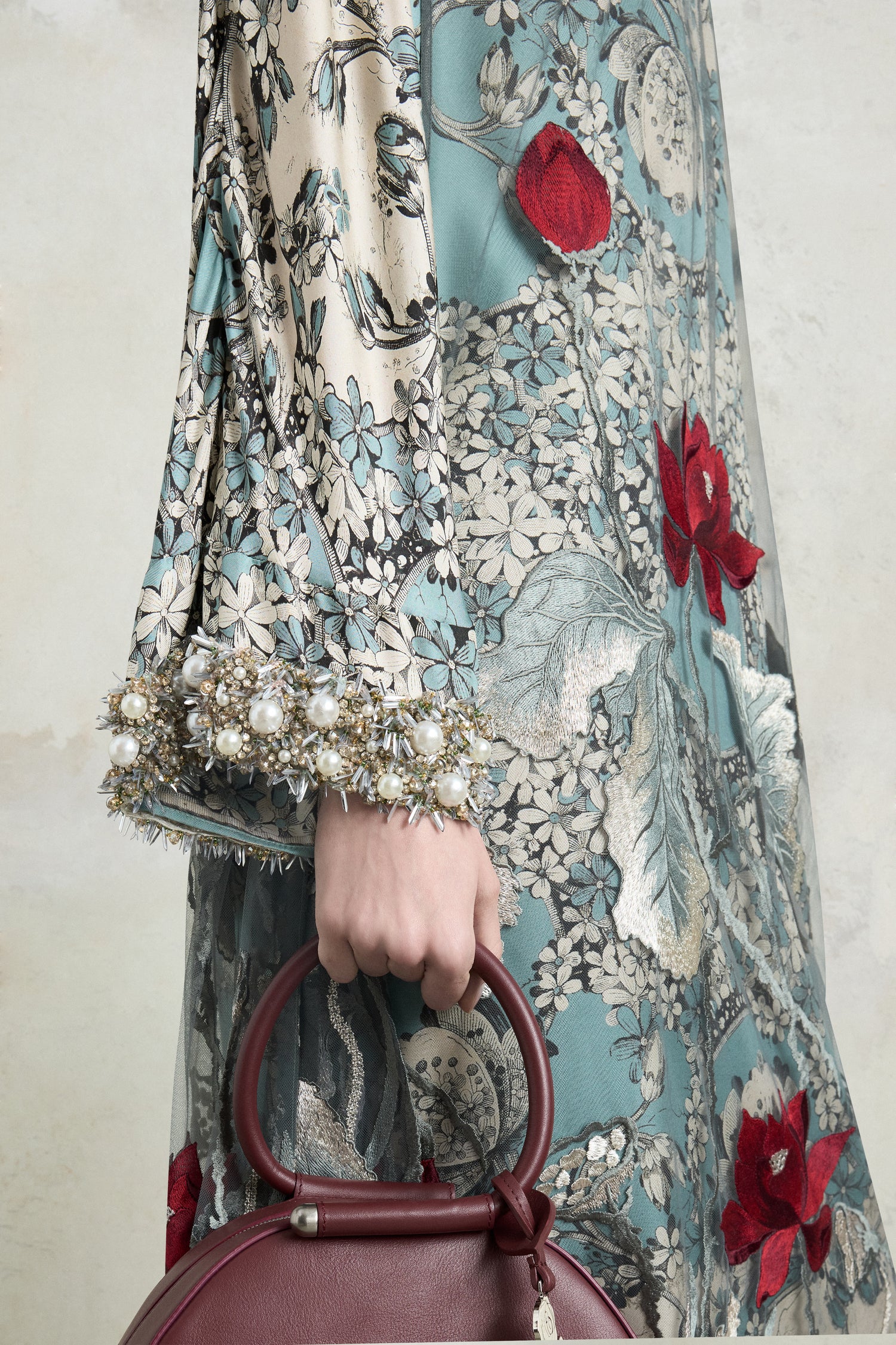 Abito a tunica midi con stampa foulard ricamata