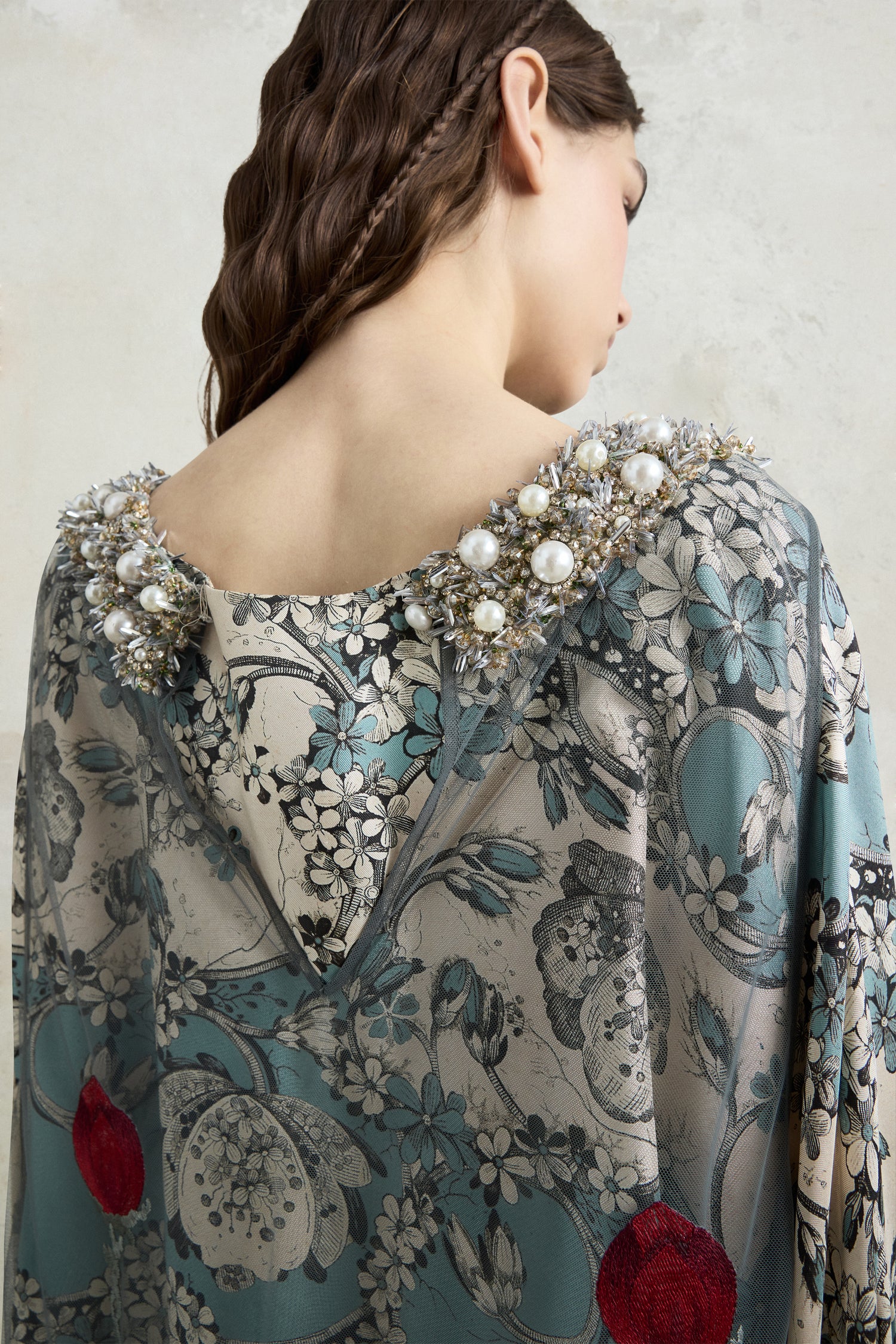 Abito a tunica midi con stampa foulard ricamata