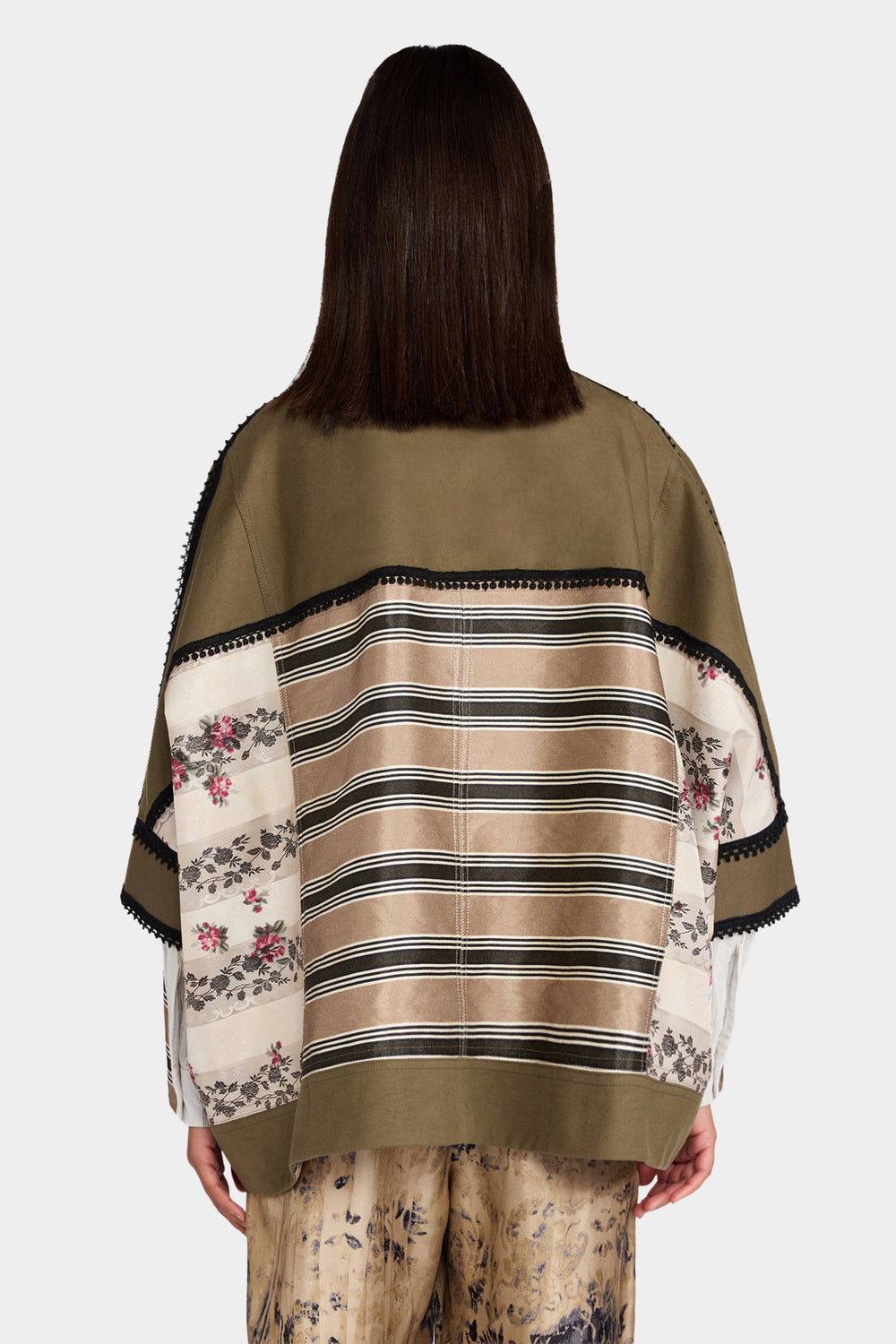 Parka con Patchwork e Rifiniture a Contrasto
