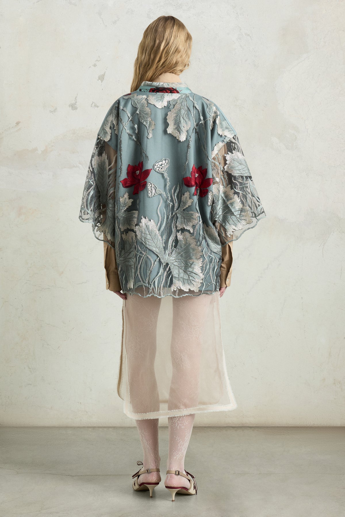 Kimono regolare con fiori ricamati