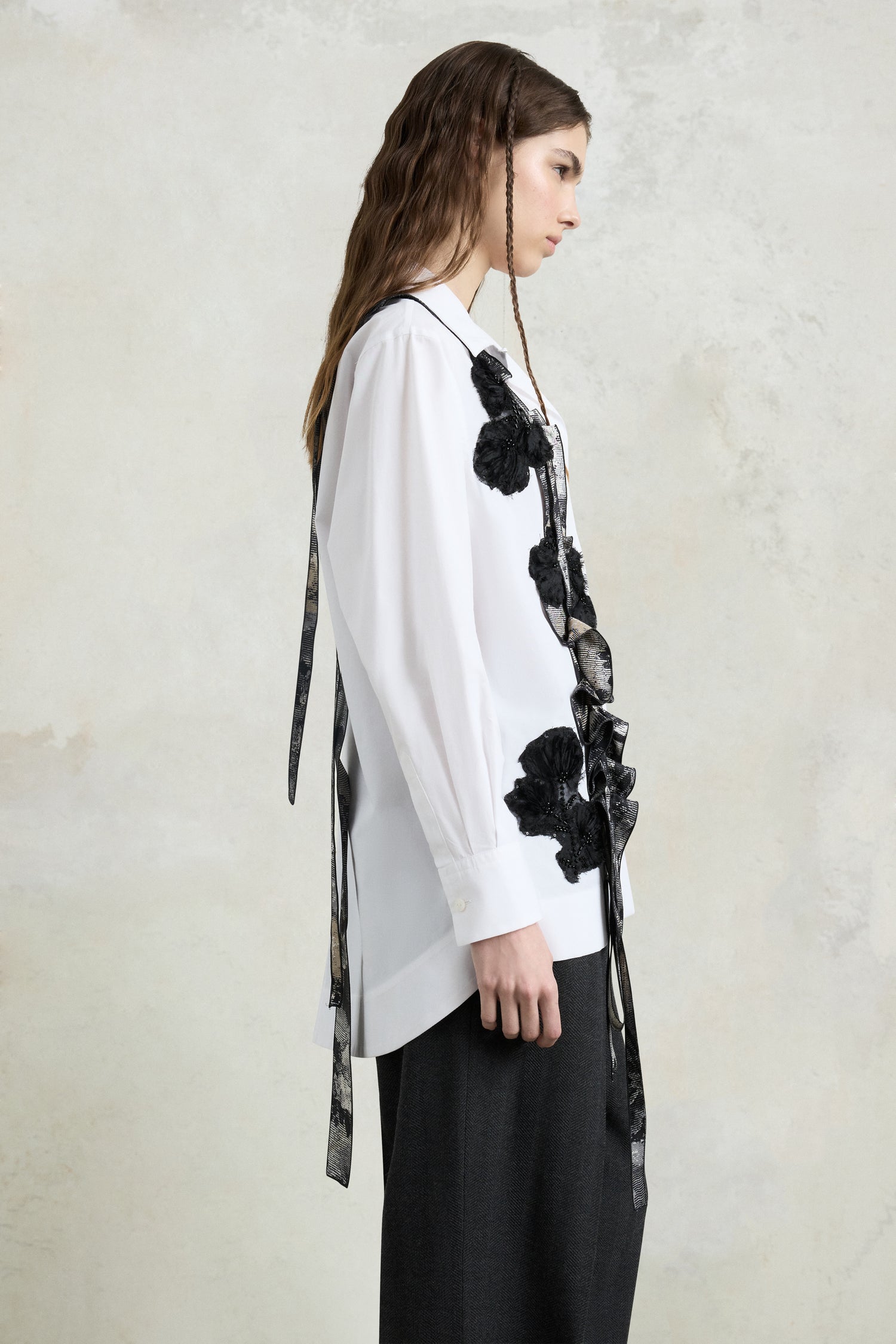 Asymmetric Robespierre with Floral Insert