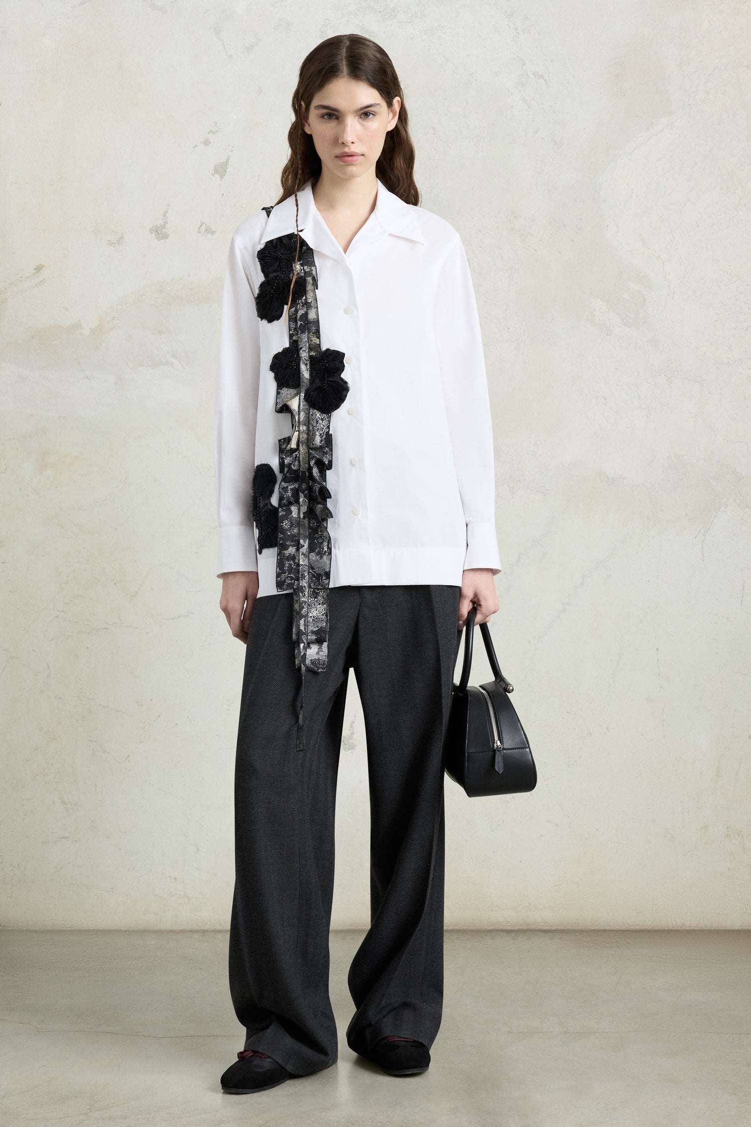 Asymmetric Robespierre with Floral Insert