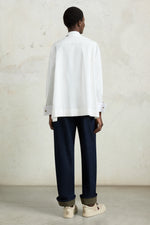 Camicia Robespierre bianca con ricami floreali
