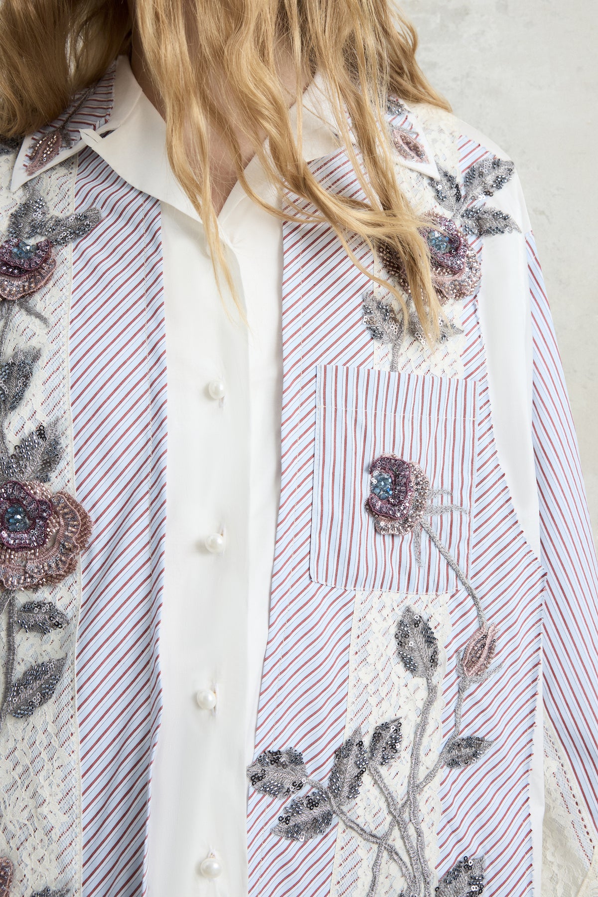 Robespierre patchwork con ricamo a rosa