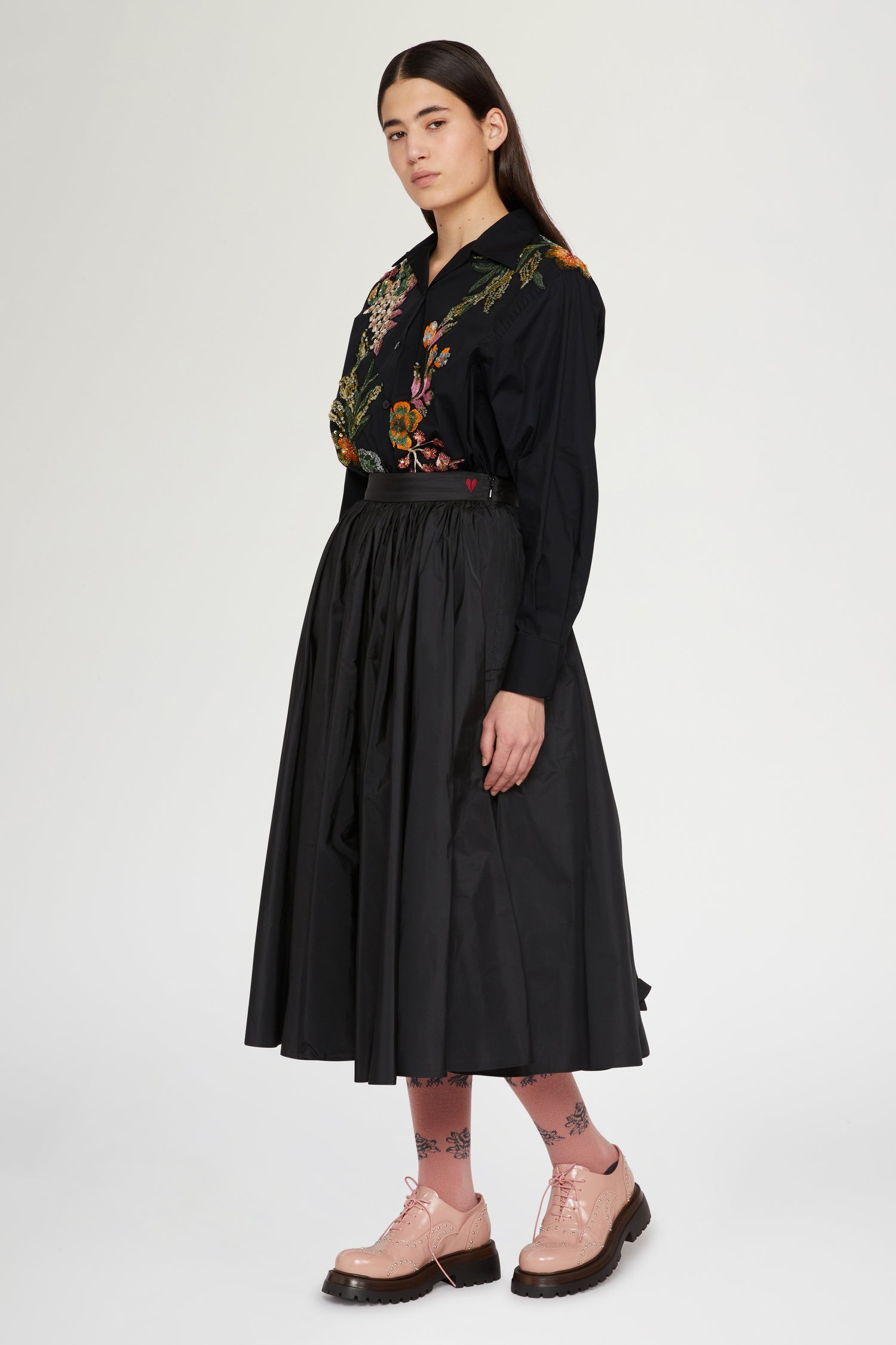 Camicia Nera in Cotone con Ricamo Floreale