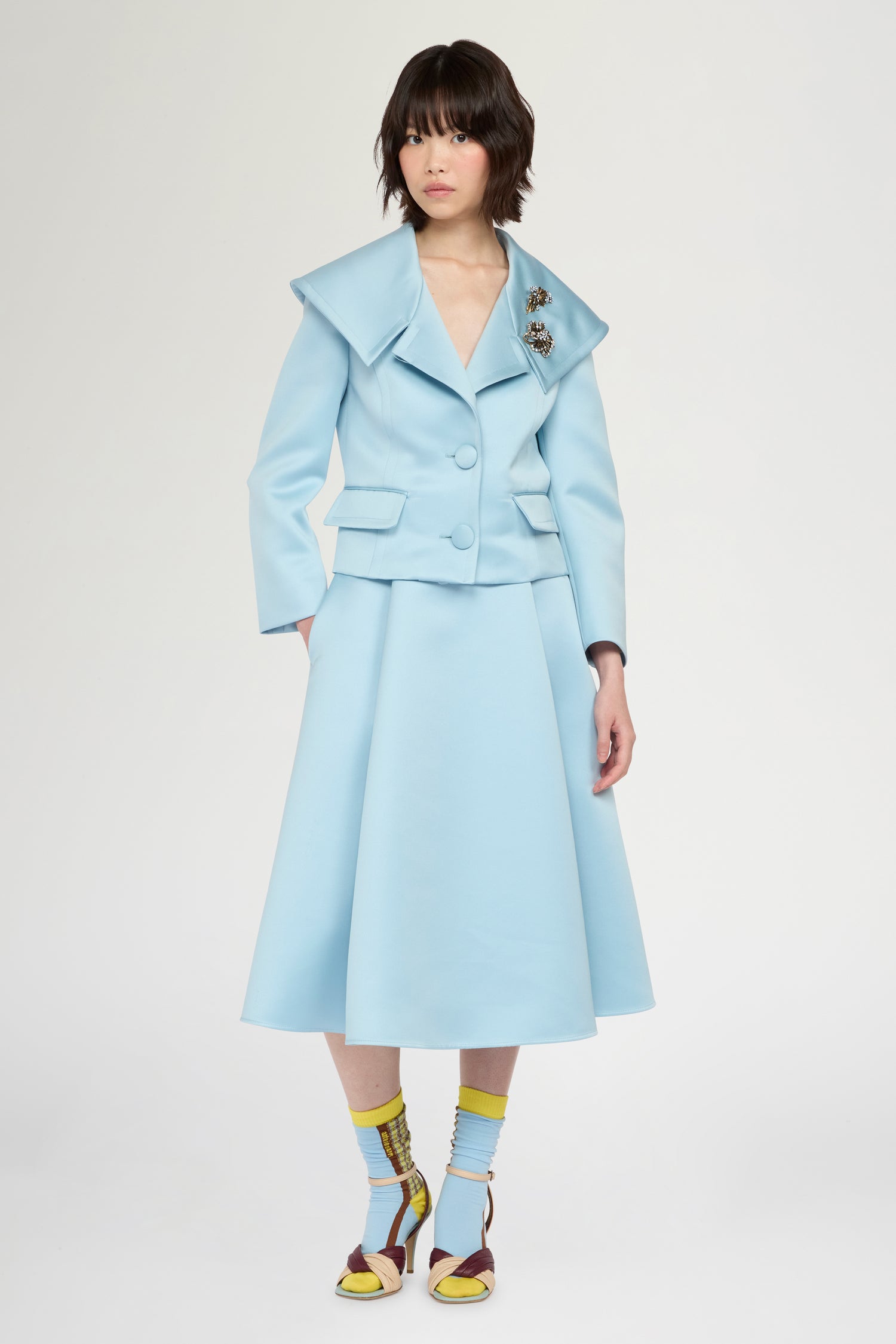 Cropped Fitted Jacket with Oversized Collar