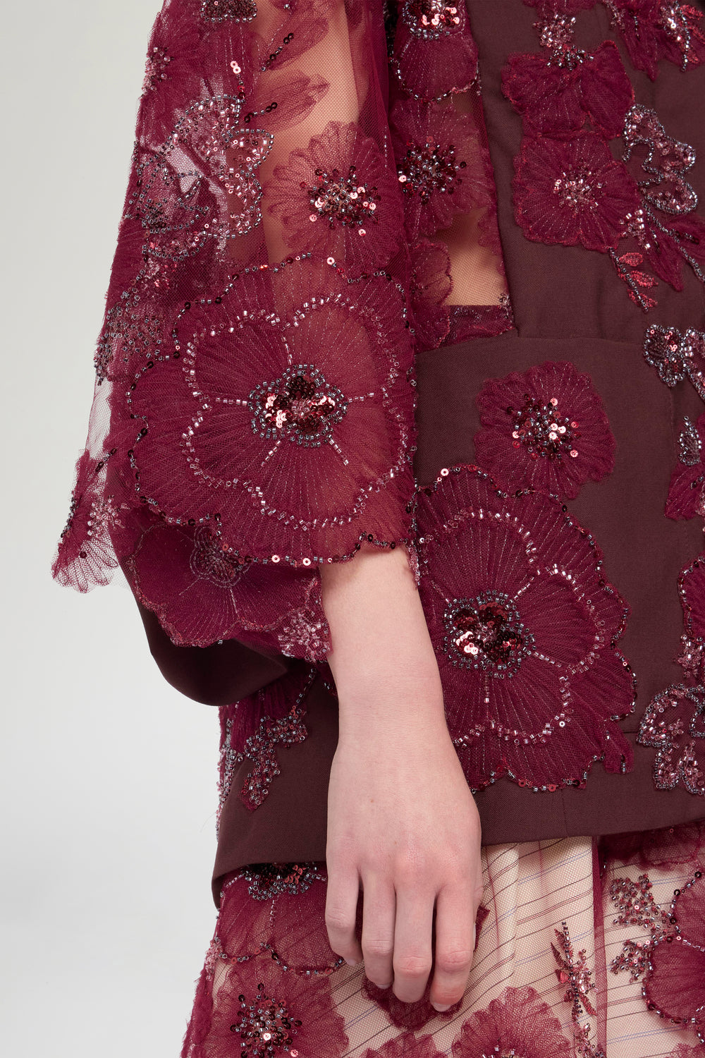 Giacca con Manica Kimono in Tulle Ricamato