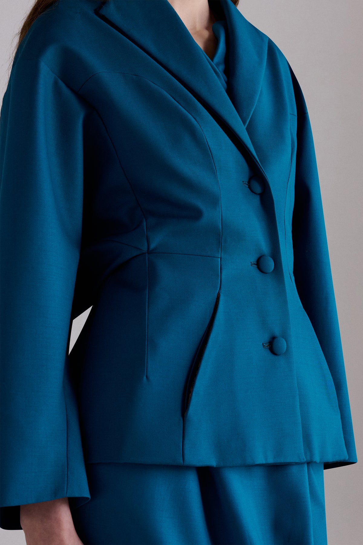 Giacca Sartoriale con Silhouette Scultorea