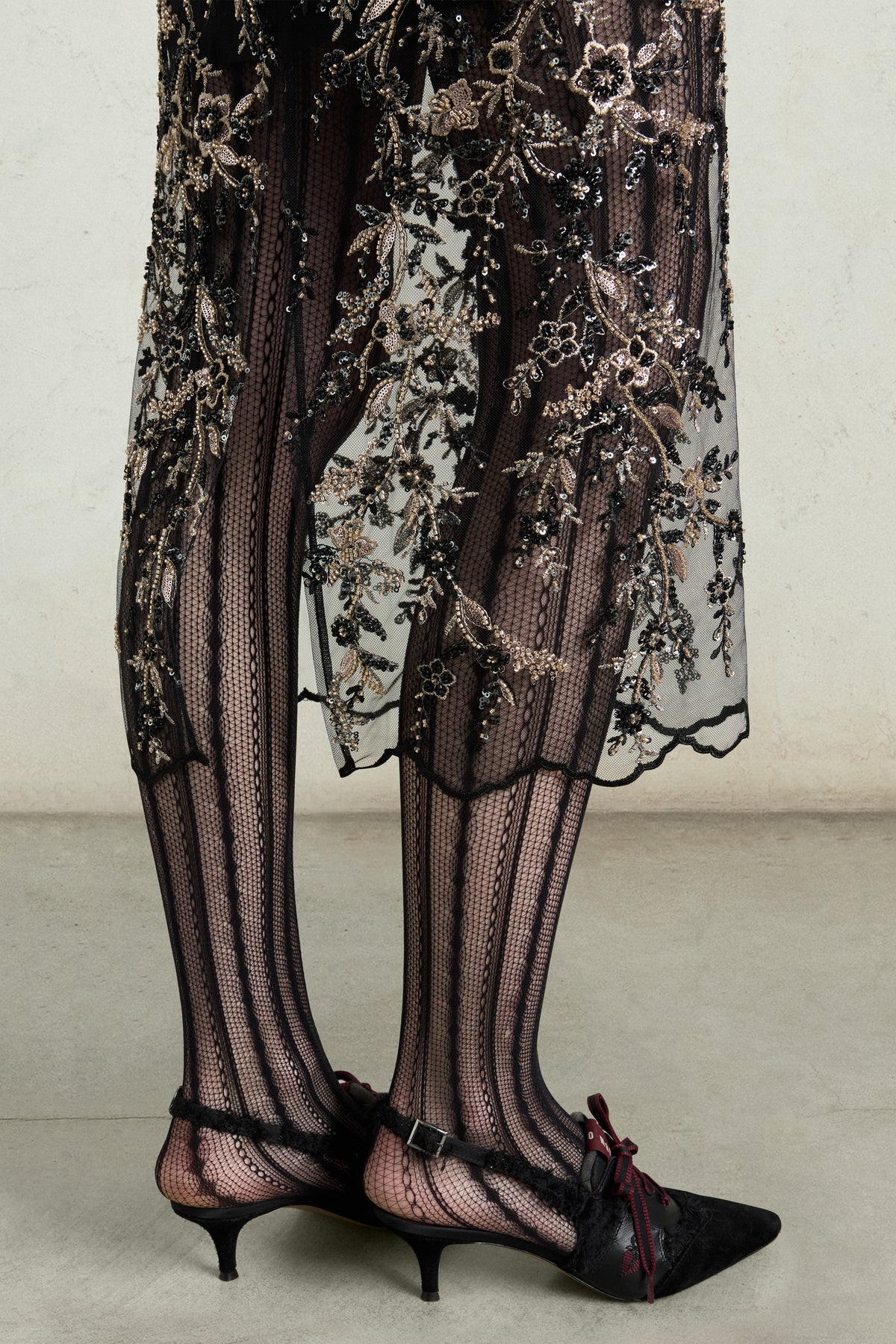 Gonna a tubino in tulle ricamato