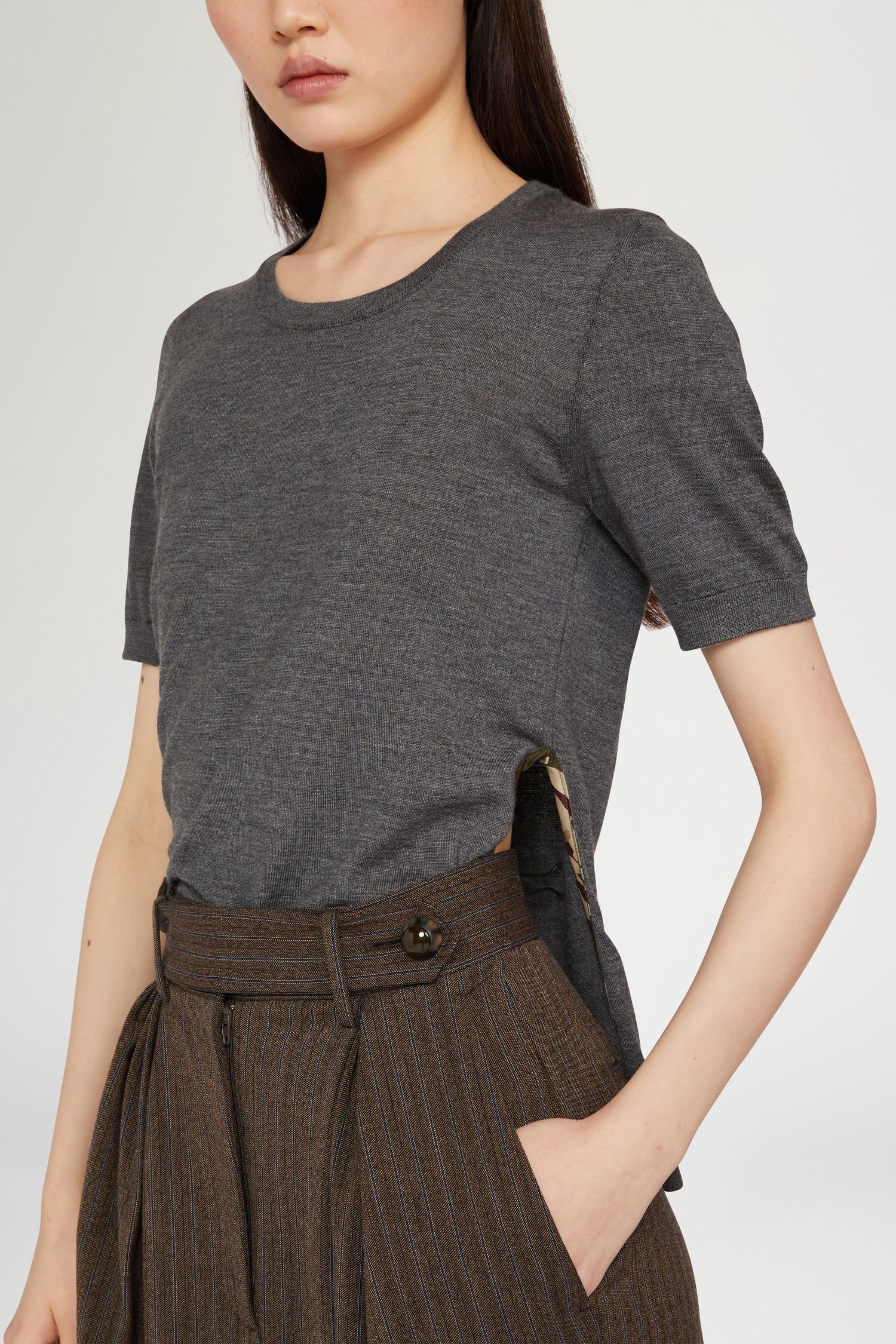 Top in Cashmere con Spacco