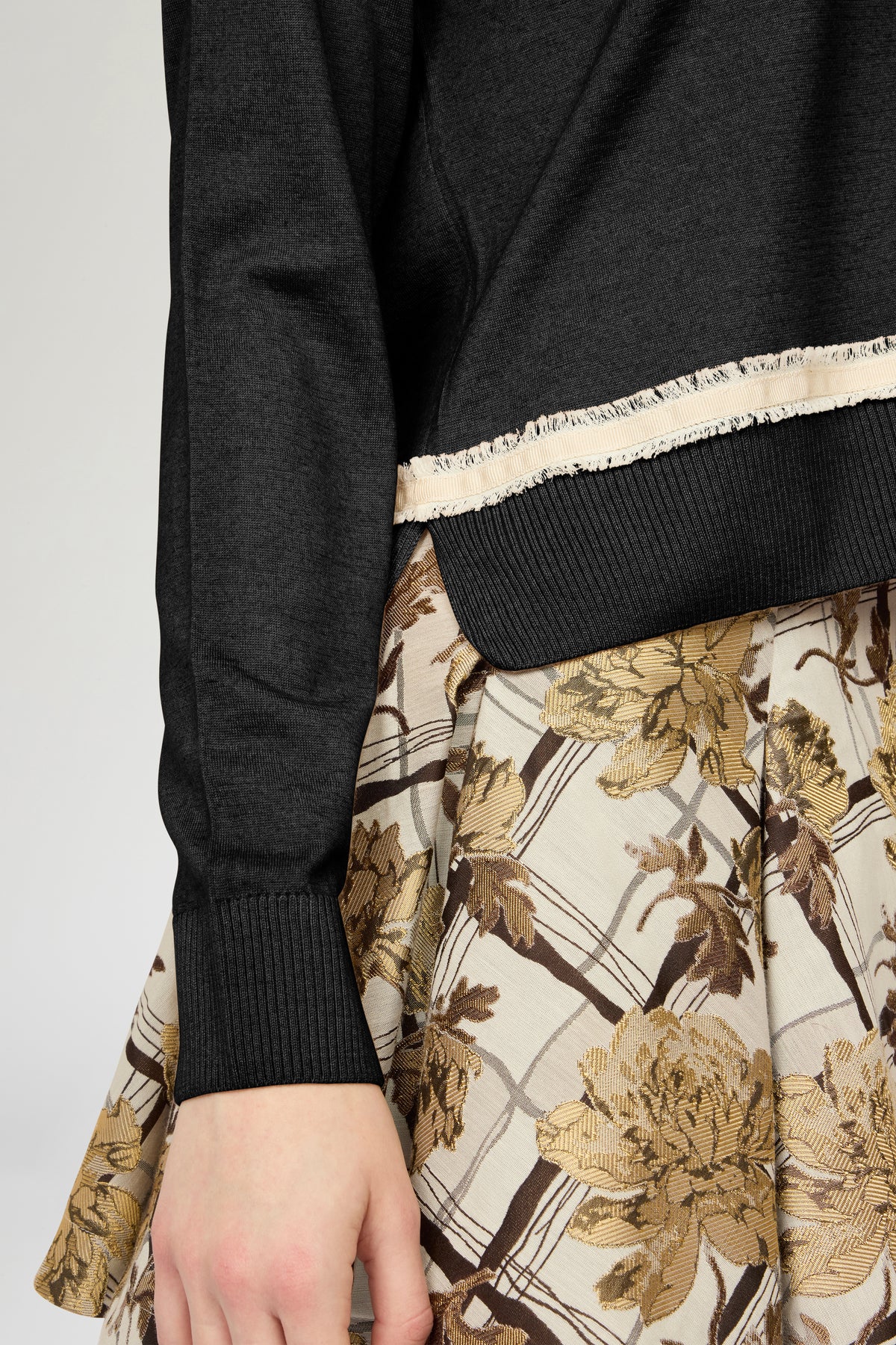 Maglia con Scollo a V in Cashmere con Inserto Ecrù