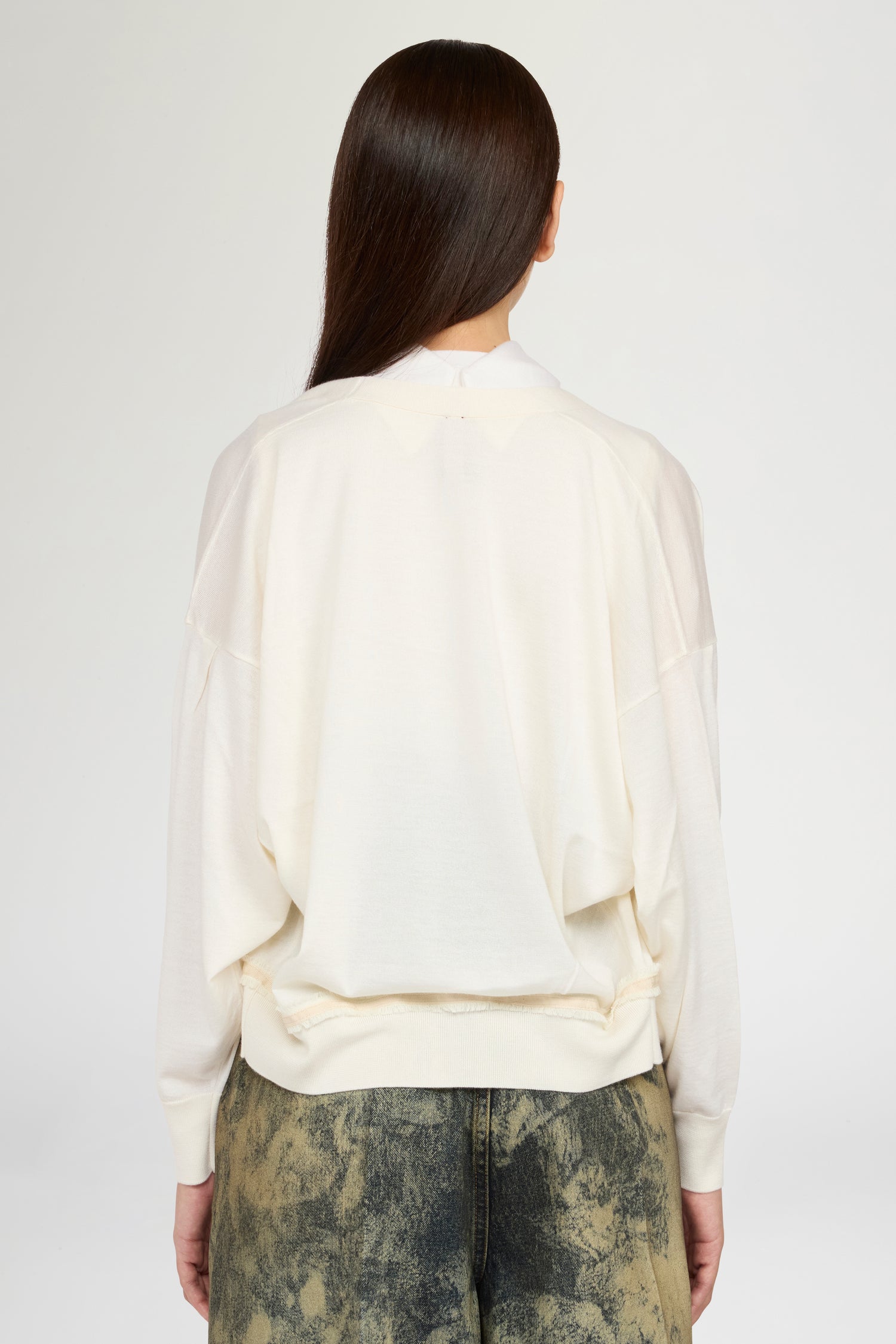 Cardigan in Cashmere Avorio con Scollo a V e Dettagli a Contrasto