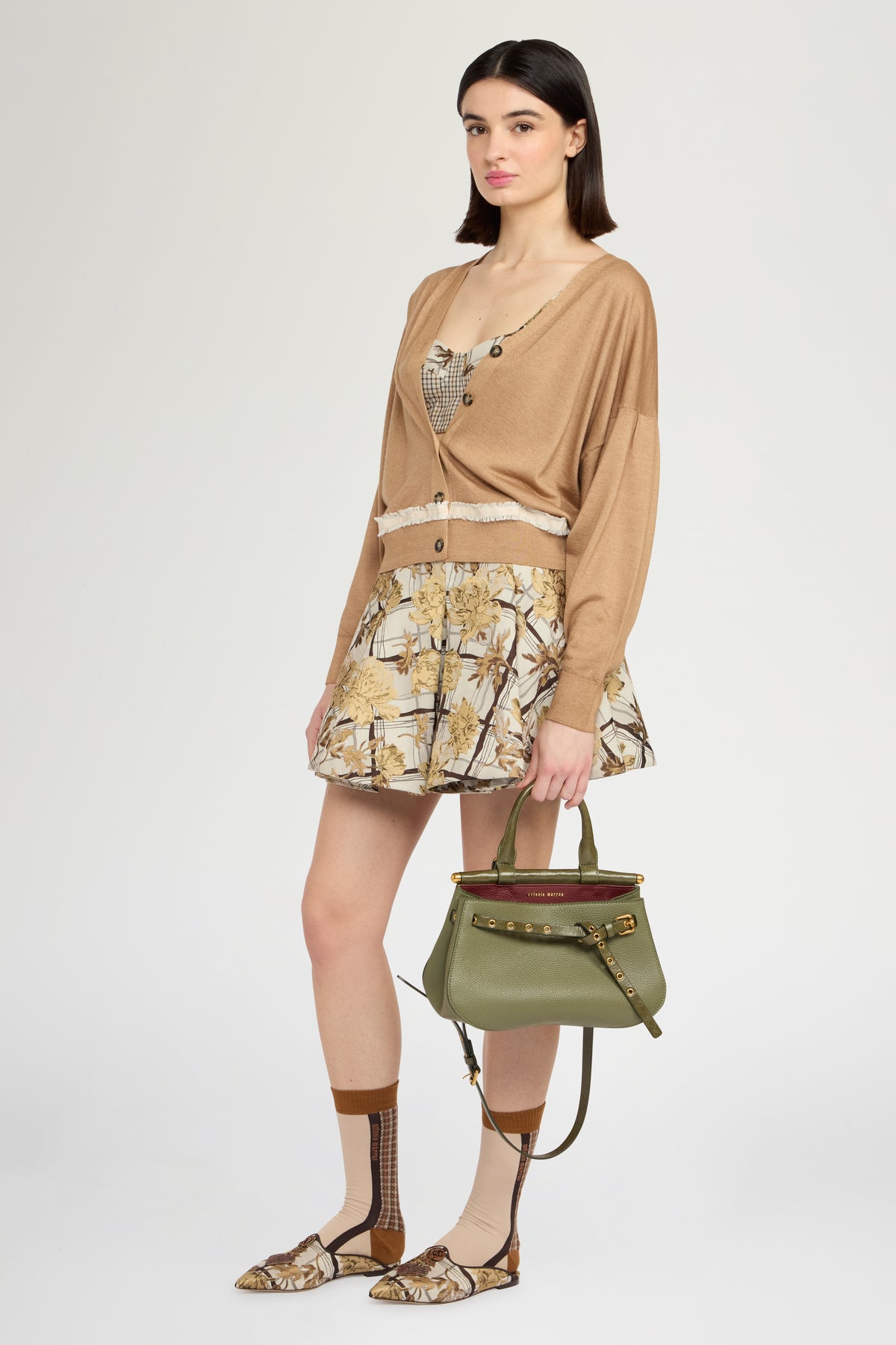 Cardigan in Cashmere Cammello con Scollo a V e Dettagli a Contrasto