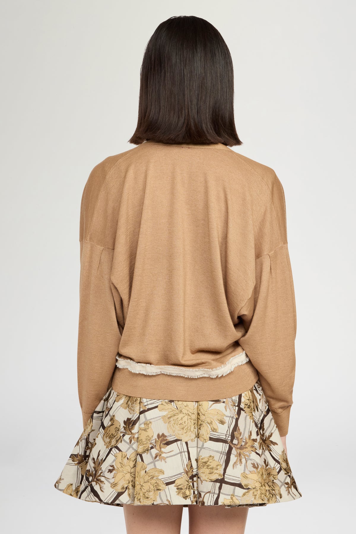 Cardigan in Cashmere Cammello con Scollo a V e Dettagli a Contrasto