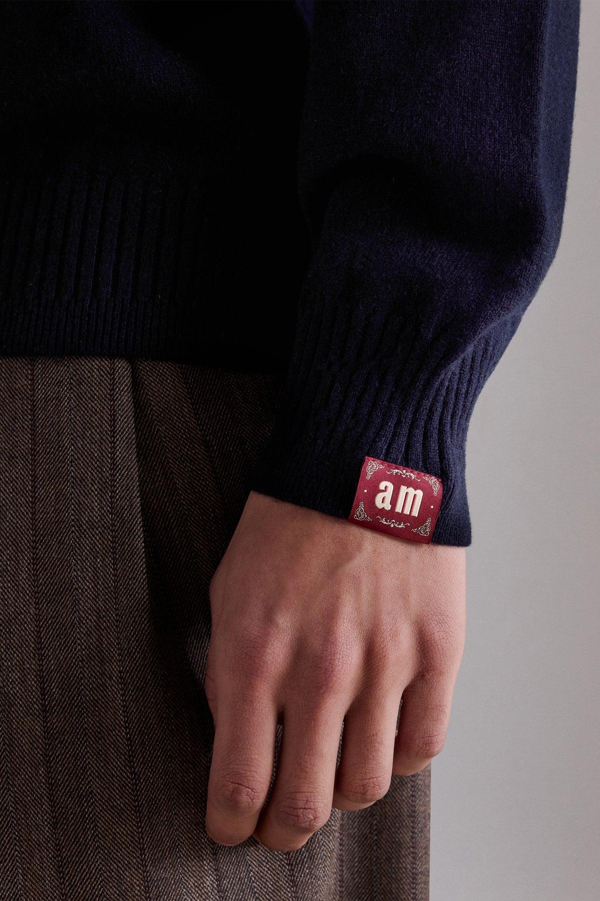 Polo in cashmere con bottoni