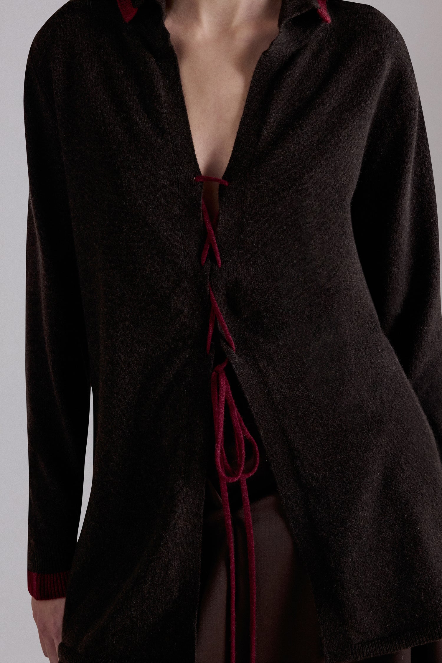 Camicia in cashmere a maglia con volant