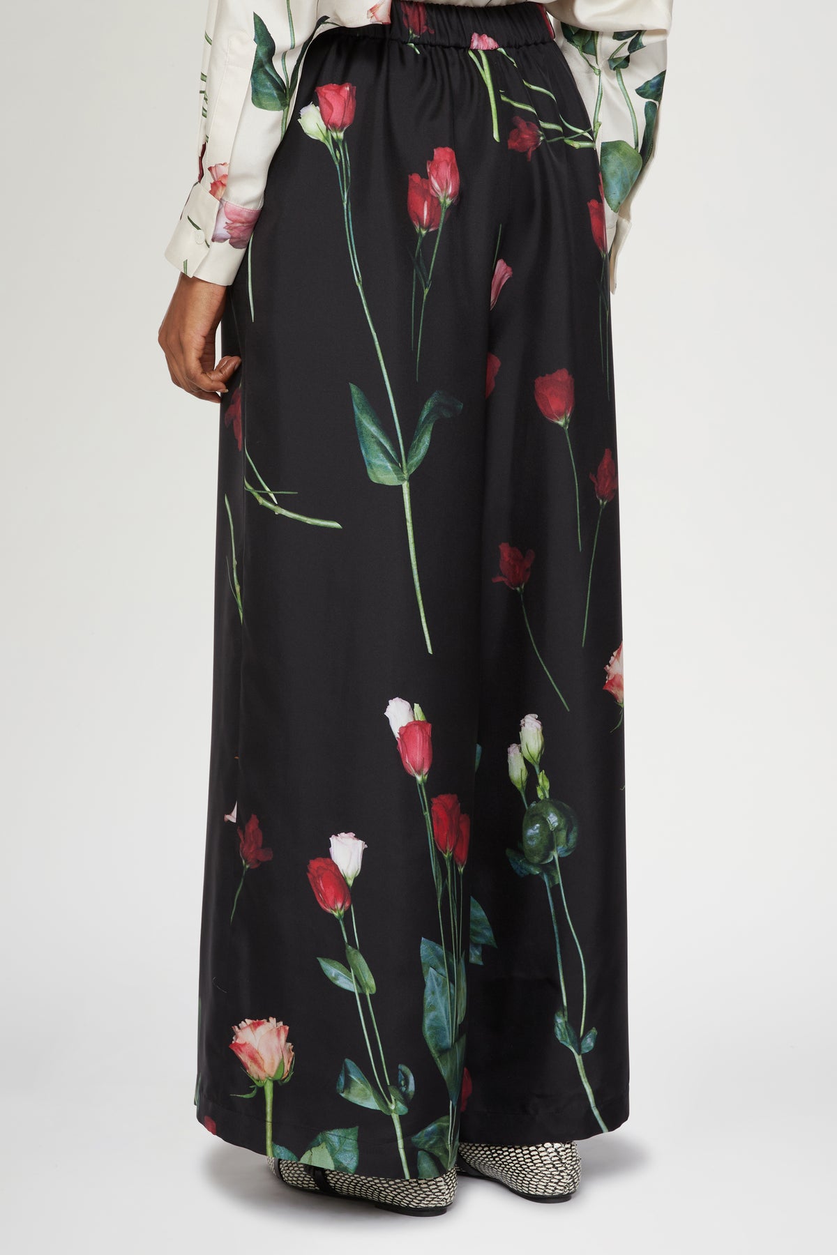 Pantaloni in Seta Nera con Stampa Floreale