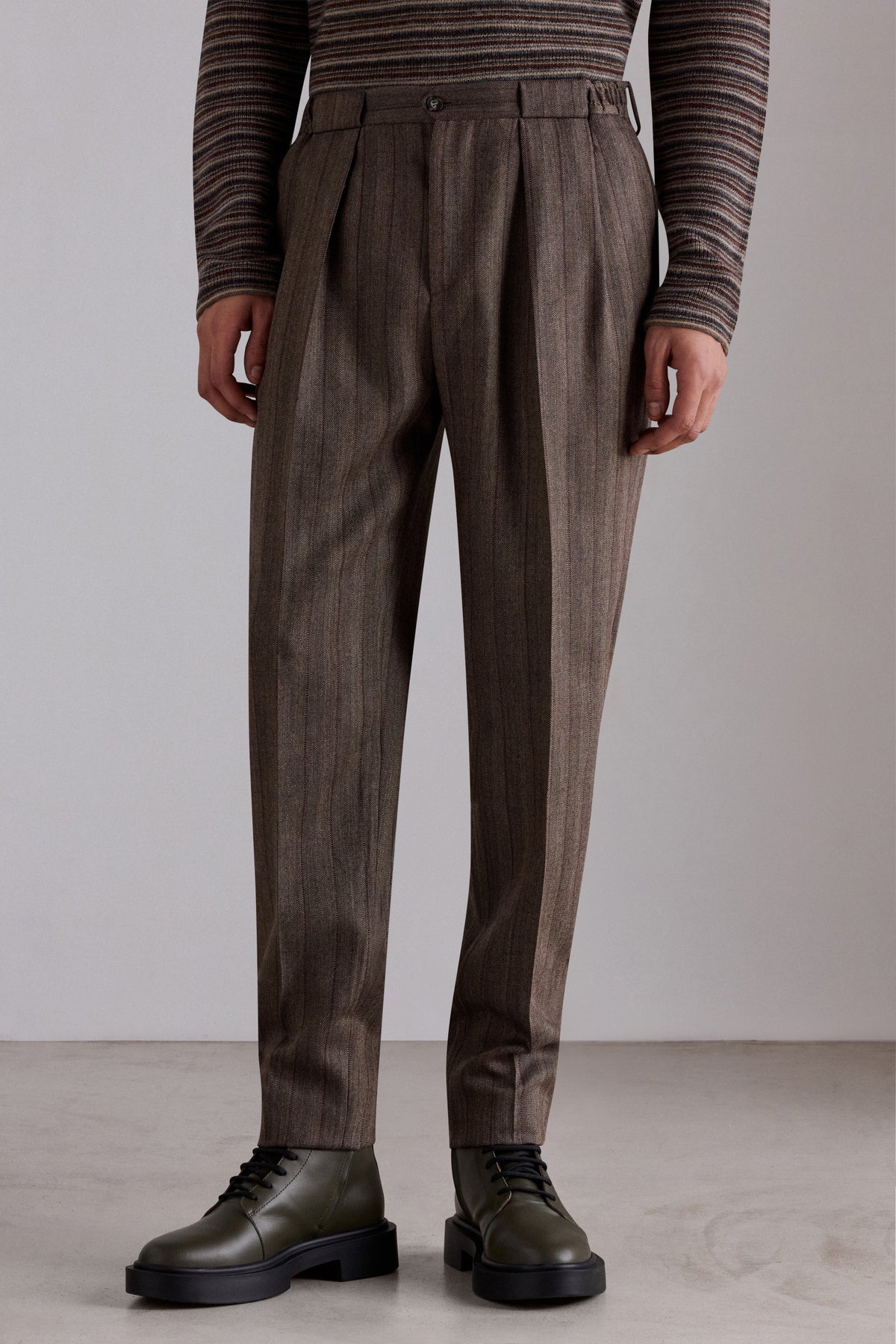 Pantaloni sartoriali in lana con doppia pince
