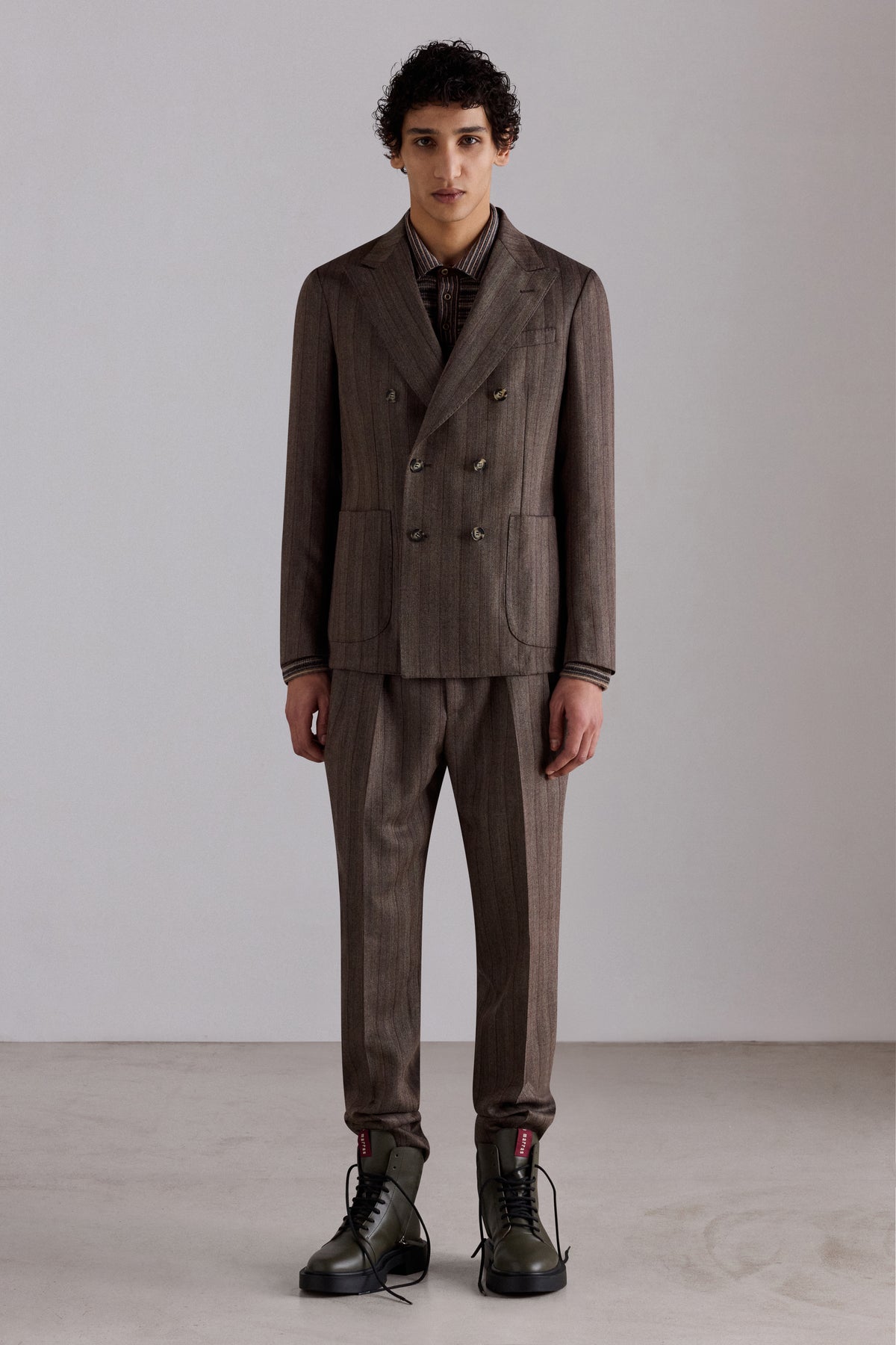 Pantaloni sartoriali in lana con doppia pince