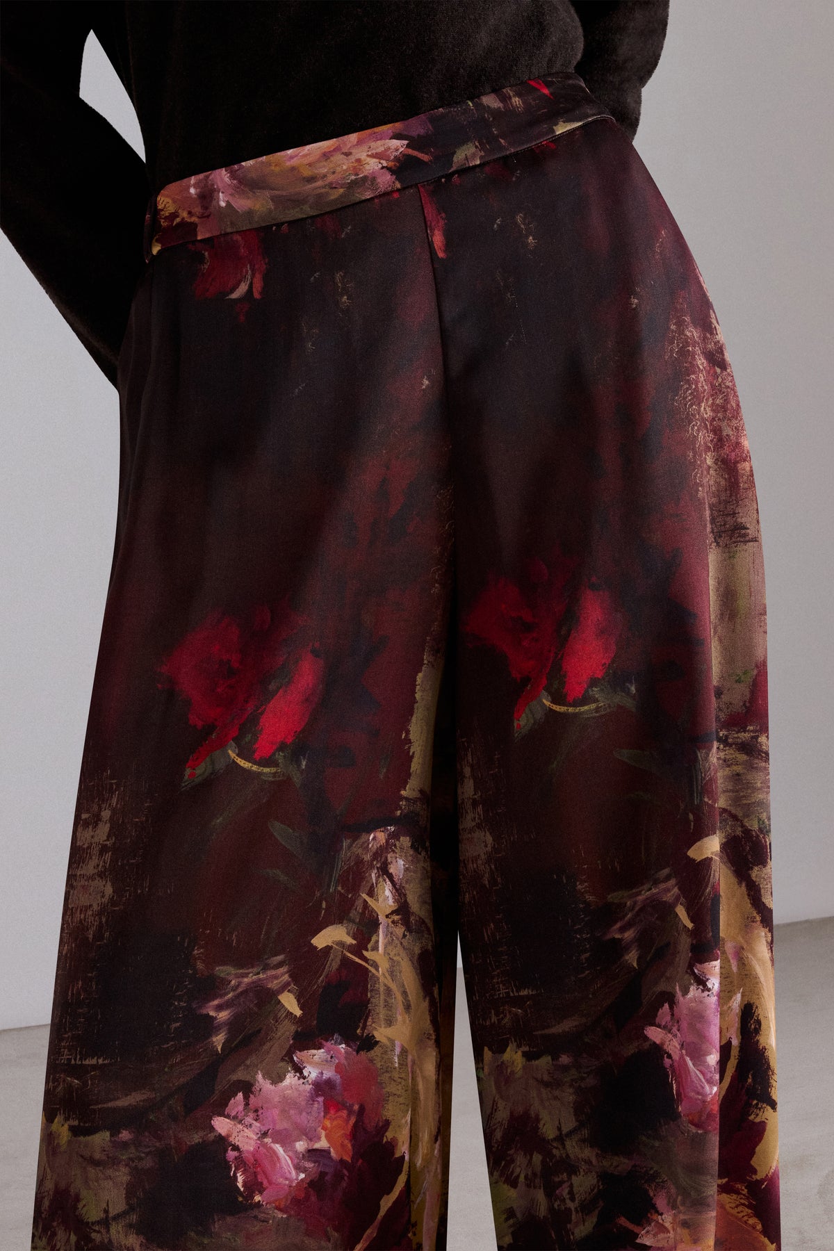 Pantaloni con Rose Dipinte