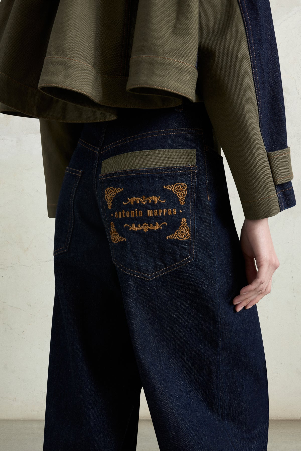 Pantaloni a 5 tasche dal taglio ampio