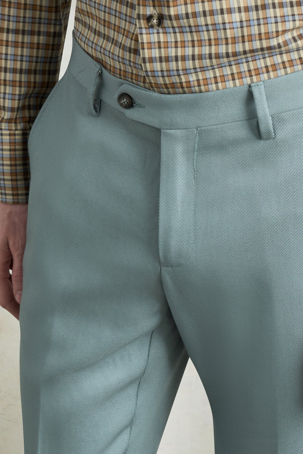 Pantaloni sartoriali a due risvolti