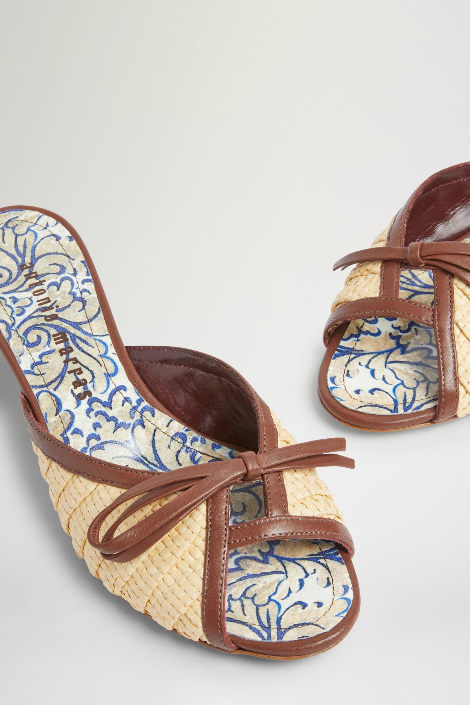 Kitten Heel Sandals in Beige Raffia